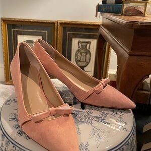 NIB Ann Taylor Suede Blush Pink Bow Kitten Heels Reese Pump